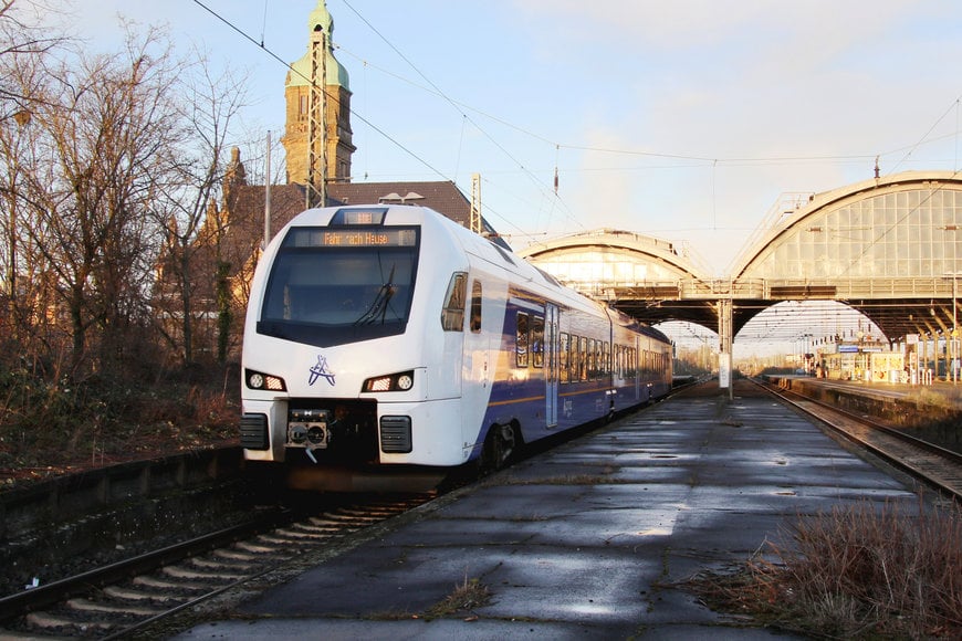 LE PREMIER TRAIN TRANSFRONTALIER STADLER FLIRT ÉQUIPÉ DU SYSTÈME ETCS GUARDIA EST EN SERVICE DANS TROIS PAYS